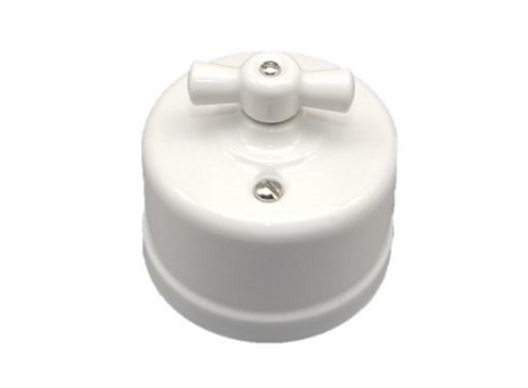 Cruzamiento porcelana blanca superficie