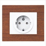 Enchufe SCHUKO con tapa blanca serie DECENTE